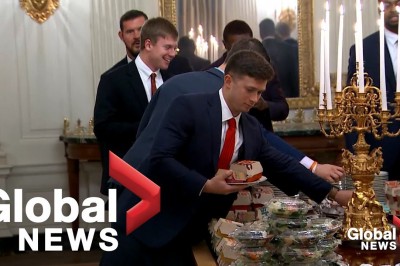 Trump serves fast food to White House Guests !