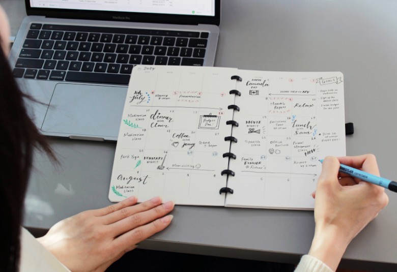 The open-dated calendars will help you to efficiently plan both long and short term. 