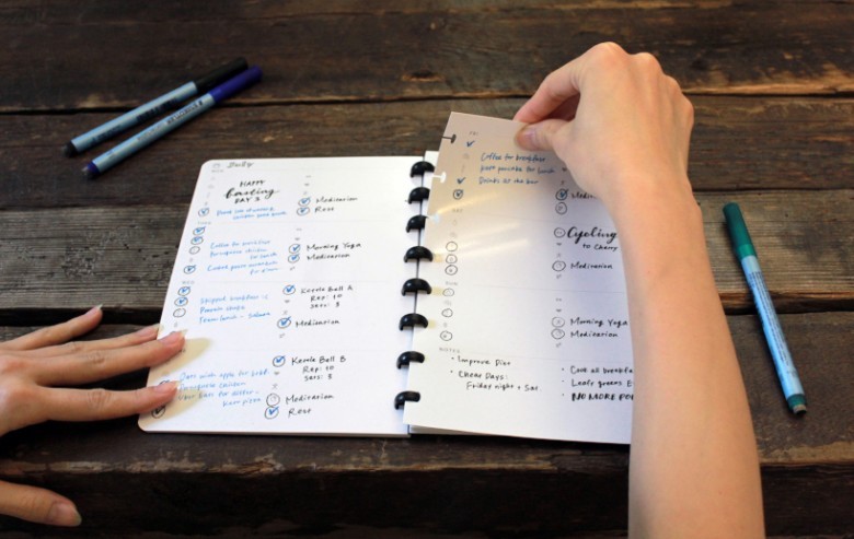 SORA's removable pages allow you to customize your planner to suit your needs. Pages from different sections can be combined to optimize productivity and make the planner truly your own. 
