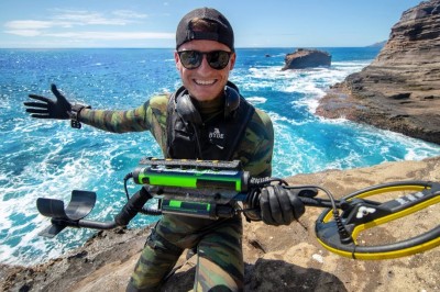 Scuba Diving One of Hawaii's most dangerous cliff side for sunken treasure