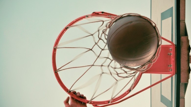 Learn How To Dunk or 10 Tips on Improving Your Vertical Jump